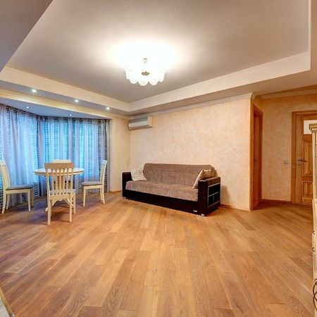 Apartments Near The Shopping Center Gulliver Kiew Exterior foto