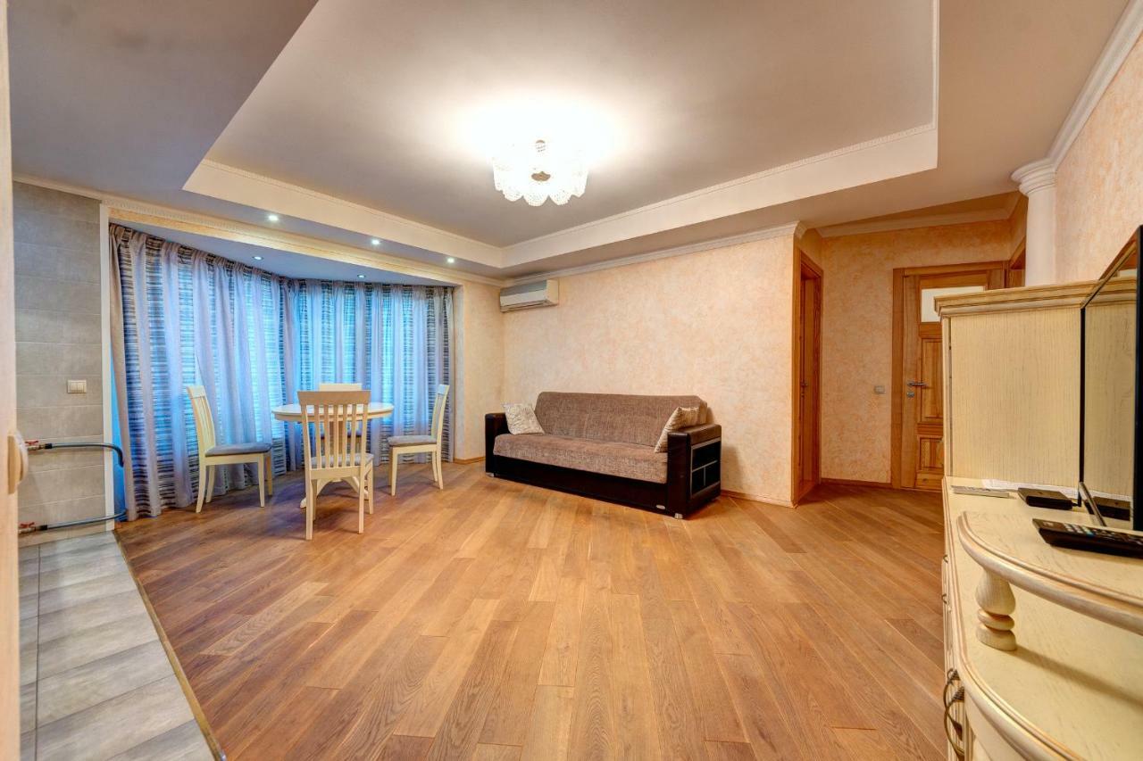 Apartments Near The Shopping Center Gulliver Kiew Exterior foto